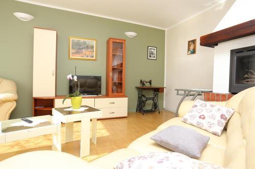 Apartment Ostrvica 13749b