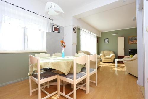 Apartment Ostrvica 13749b