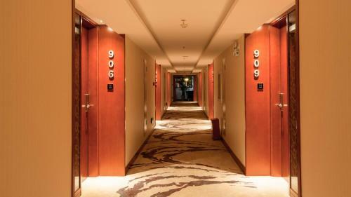 Chengjiang Manor Hotel
