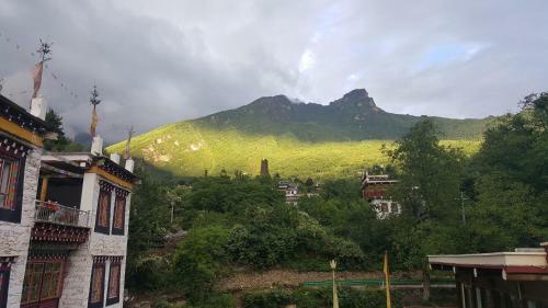 Dong Nv Gu No.1 Guesthouse