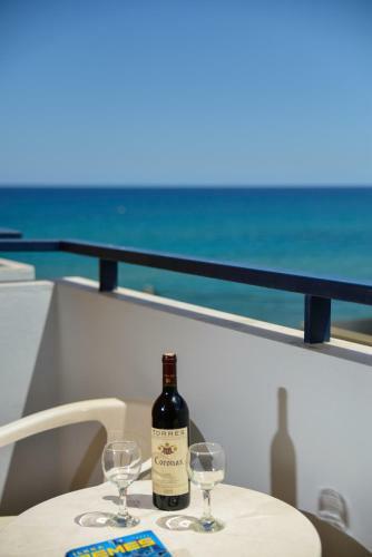 Hotel Lefkoniko Bay