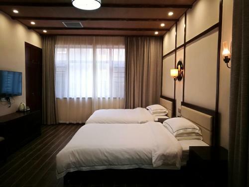 Dongjiang Lake Mountain Mist Inn
