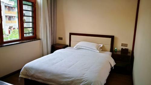 Dongjiang Lake Mountain Mist Inn