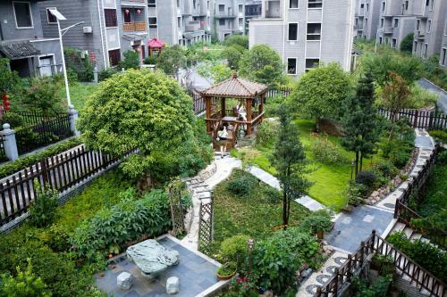 Dongjiang Lake Mountain Mist Inn
