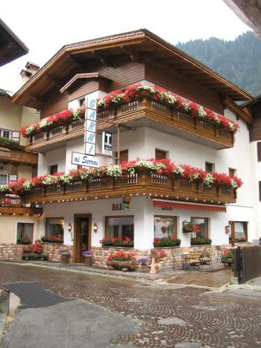 Hotel Garn� Ai Serrai