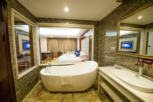 Yongzhou Xiaoxiang Binghu Hotel