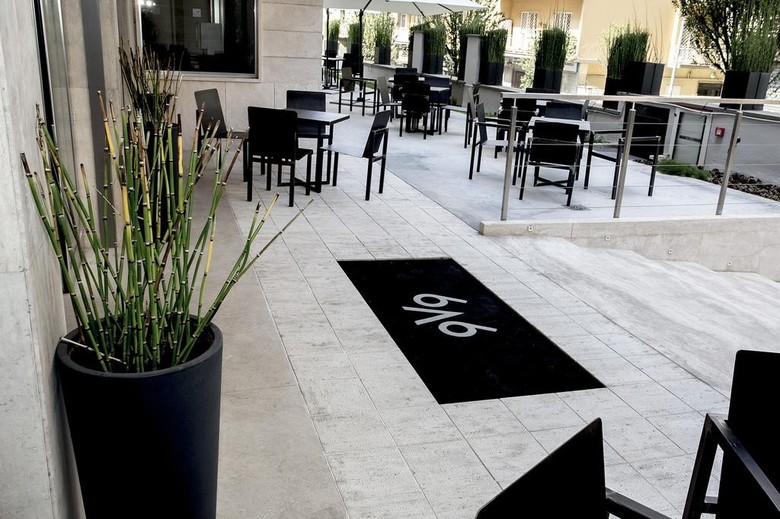 V99 Hotel