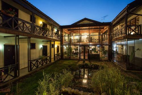 Hotel Domeniul D�mbu Morii