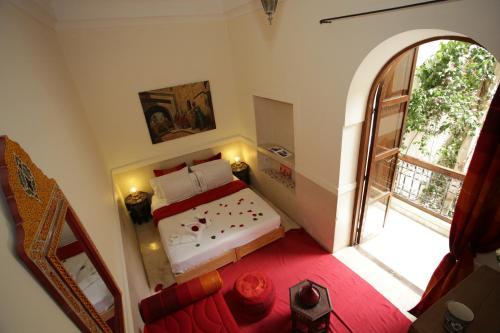 Hostal Riad White Flowers