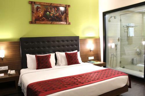 Hotel The Byke Suraj Plaza