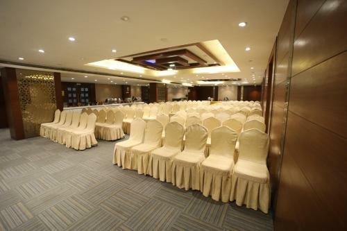 Hotel The Byke Suraj Plaza