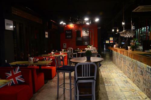 Don's Den Hotel
