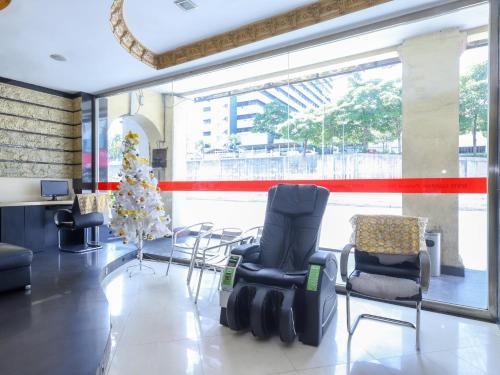 Oyo 108 Golden Palace Hotel
