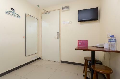 Hotel Zen Rooms Basic Sentul Cinema