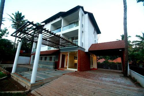 Hotel Palan Beach Resort