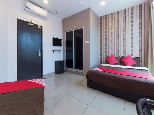 Oyo 439 Night Queen Hotel