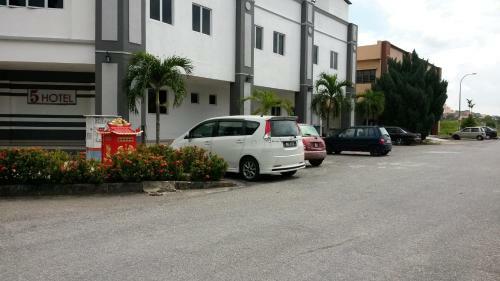 Five Hotel