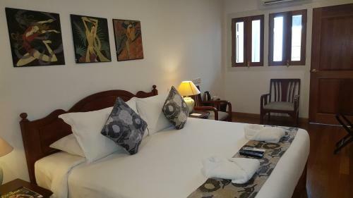 Heeren Straits Hotel