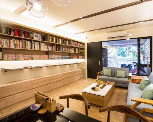 Traveller-inn Zhongzheng Library