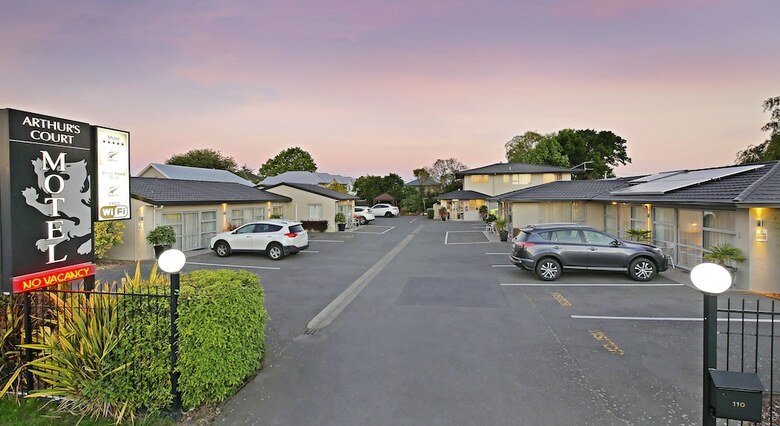 Arthur's Court Motor Lodge