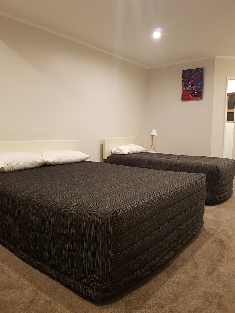 Motel Destiny On Fitzherbert