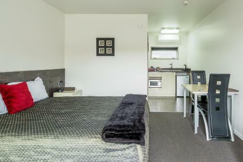 151 On London Motel & Conference Centre