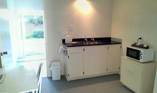 Riverview Motel