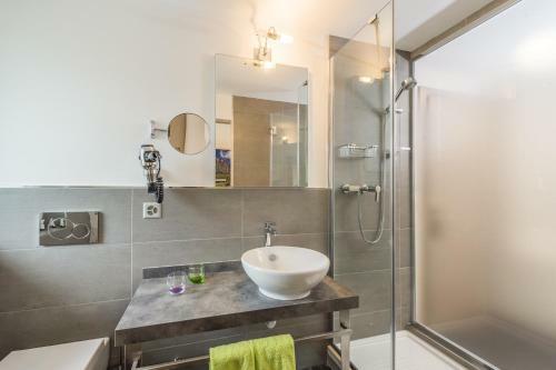 Adhhoc Hotel