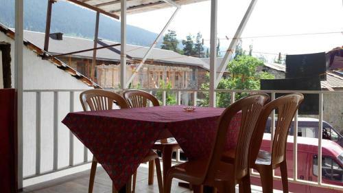 Hostal Lomari's Guest House