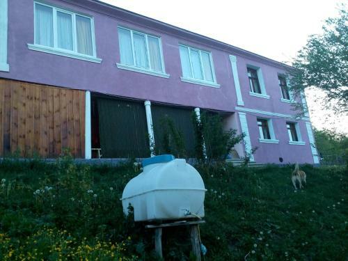 Hostal Eco Guest House Latali