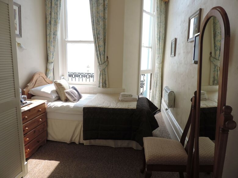 Hostal Beach Front Guest House