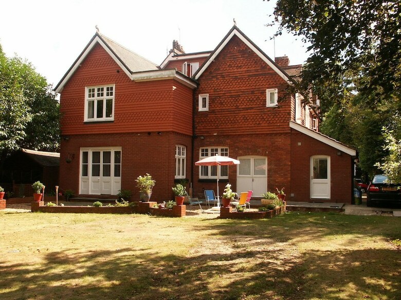 Hostal Gatwick Turret Guest House
