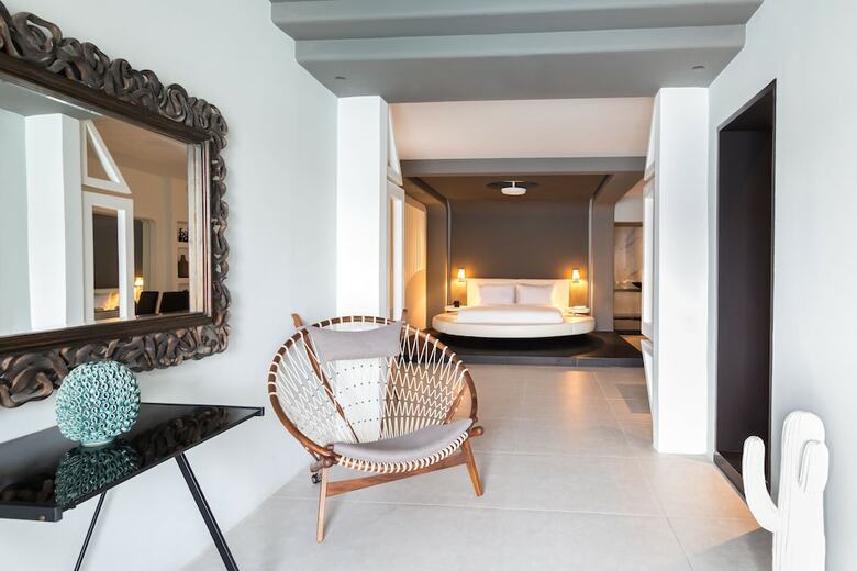 Kivotos Clubhotel