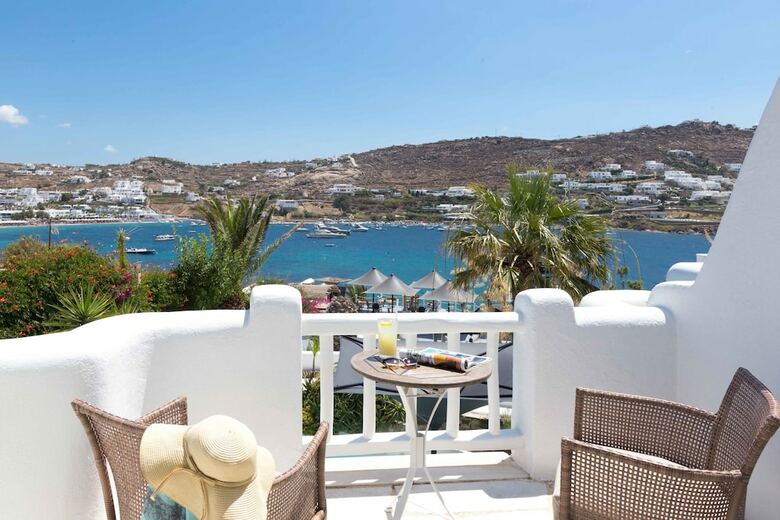 Kivotos Clubhotel