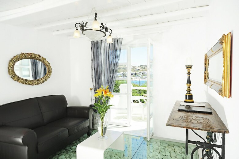 Kivotos Clubhotel