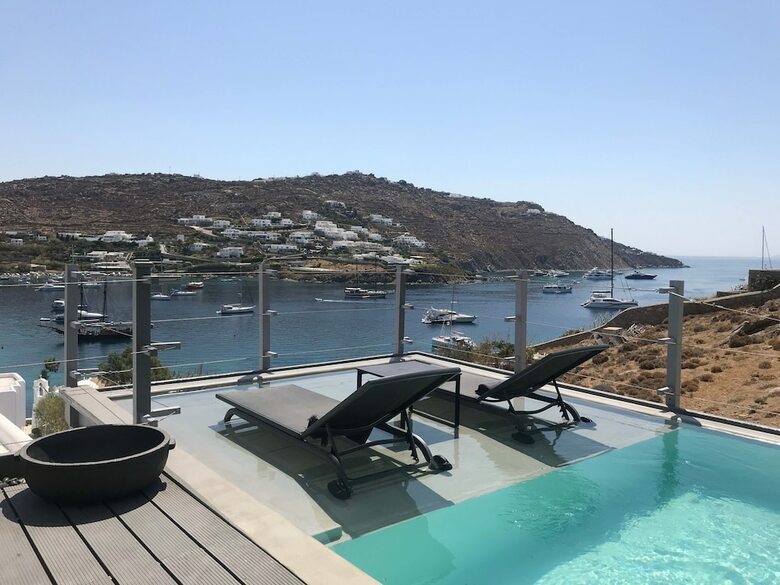Kivotos Clubhotel