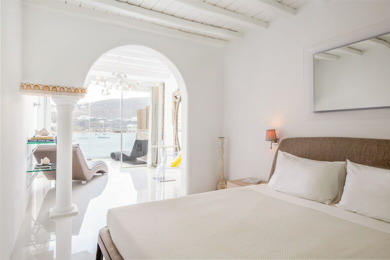 Kivotos Clubhotel
