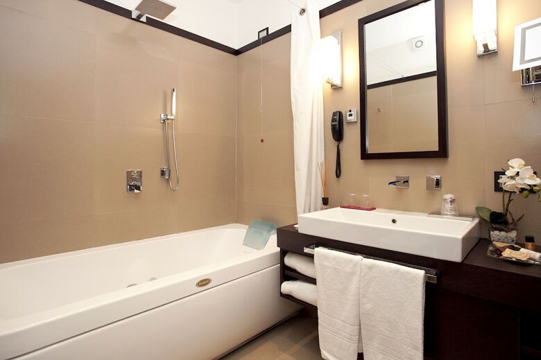Hostal Les Fleurs Luxury House