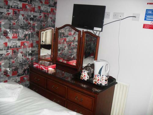 Hostal Bradleys Hotel