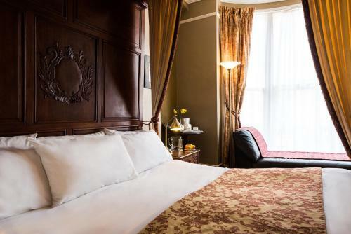 Bed & Breakfast Paskins Town House