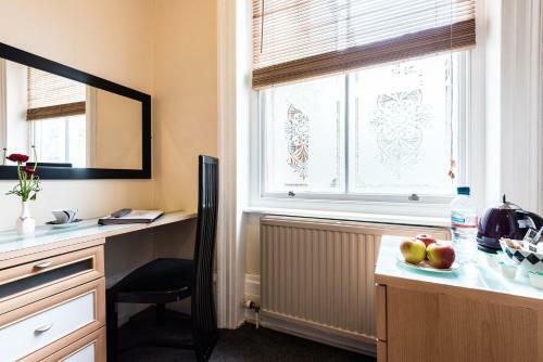 Bed & Breakfast Paskins Town House