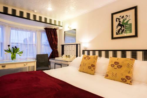 Bed & Breakfast Paskins Town House