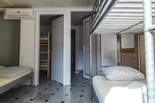 Hostel 24