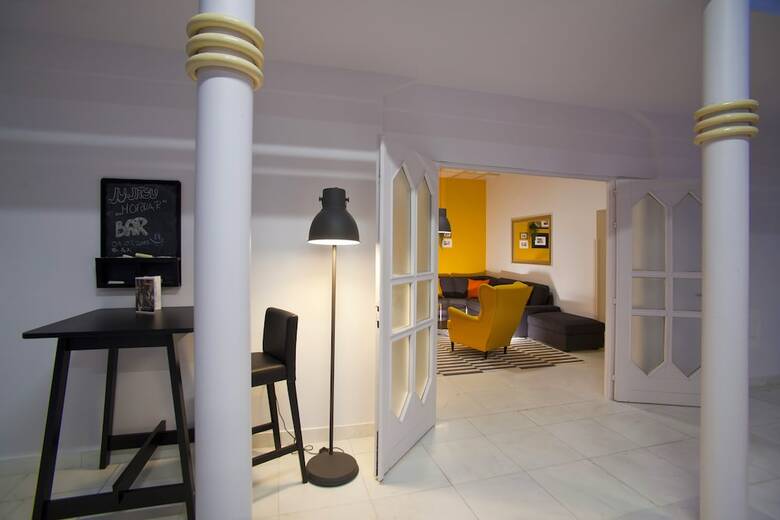 Uni Youth Hostel