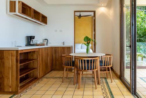 Hotel Arenas Del Mar Beachfront & Rainforest Resort