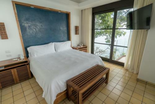 Hotel Arenas Del Mar Beachfront & Rainforest Resort