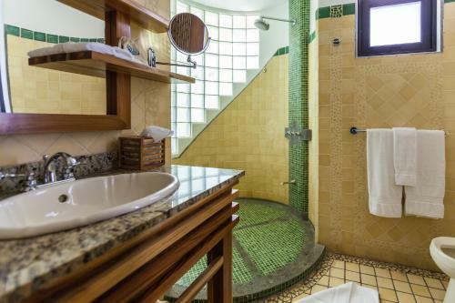 Hotel Arenas Del Mar Beachfront & Rainforest Resort