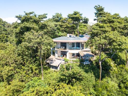 Hotel Arenas Del Mar Beachfront & Rainforest Resort