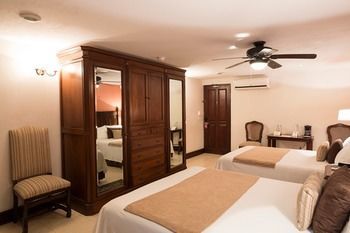 Los Abolengos, Grand Class Casona Hotel