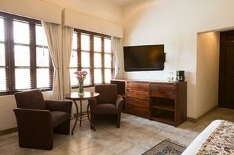 Los Abolengos, Grand Class Casona Hotel